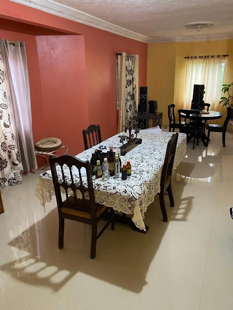 Auglo Villa Black River