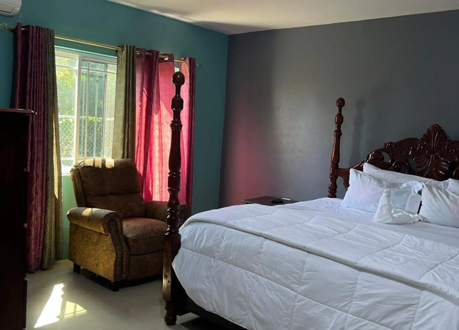 Auglo Villa Black River