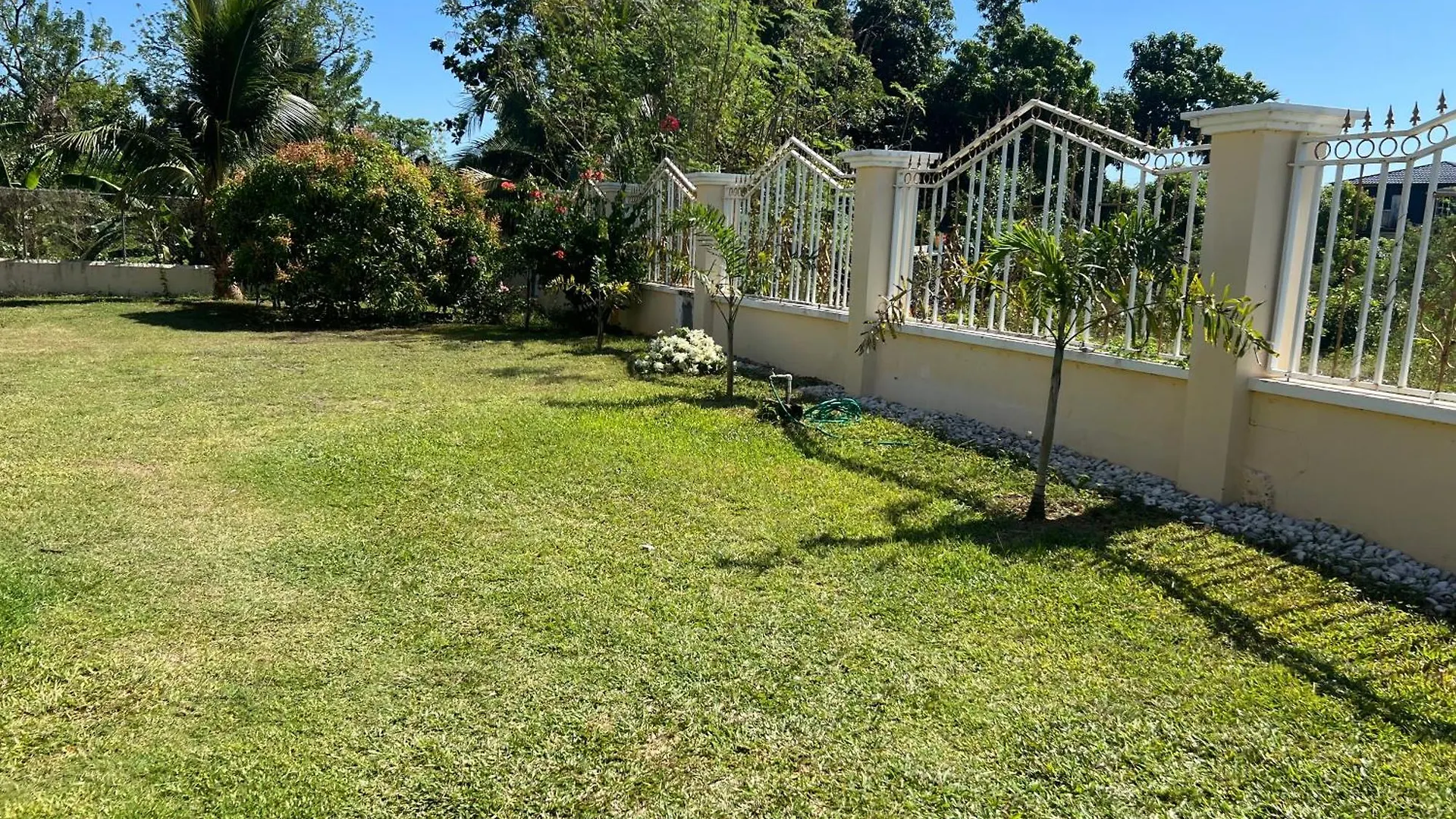 Auglo Villa Black River